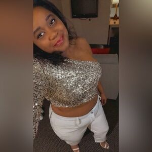 Meet your Posher, Anneca